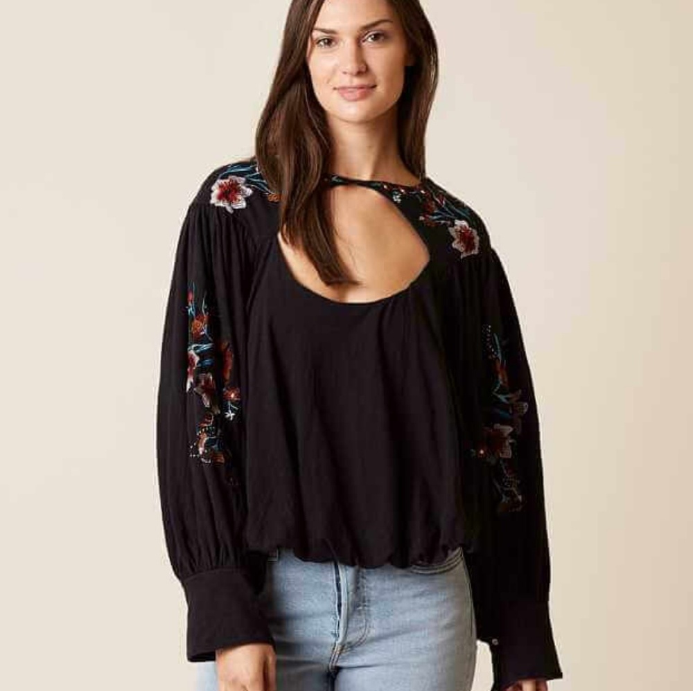 {Free People} 🌺Black Embroidered Lita Top🌺